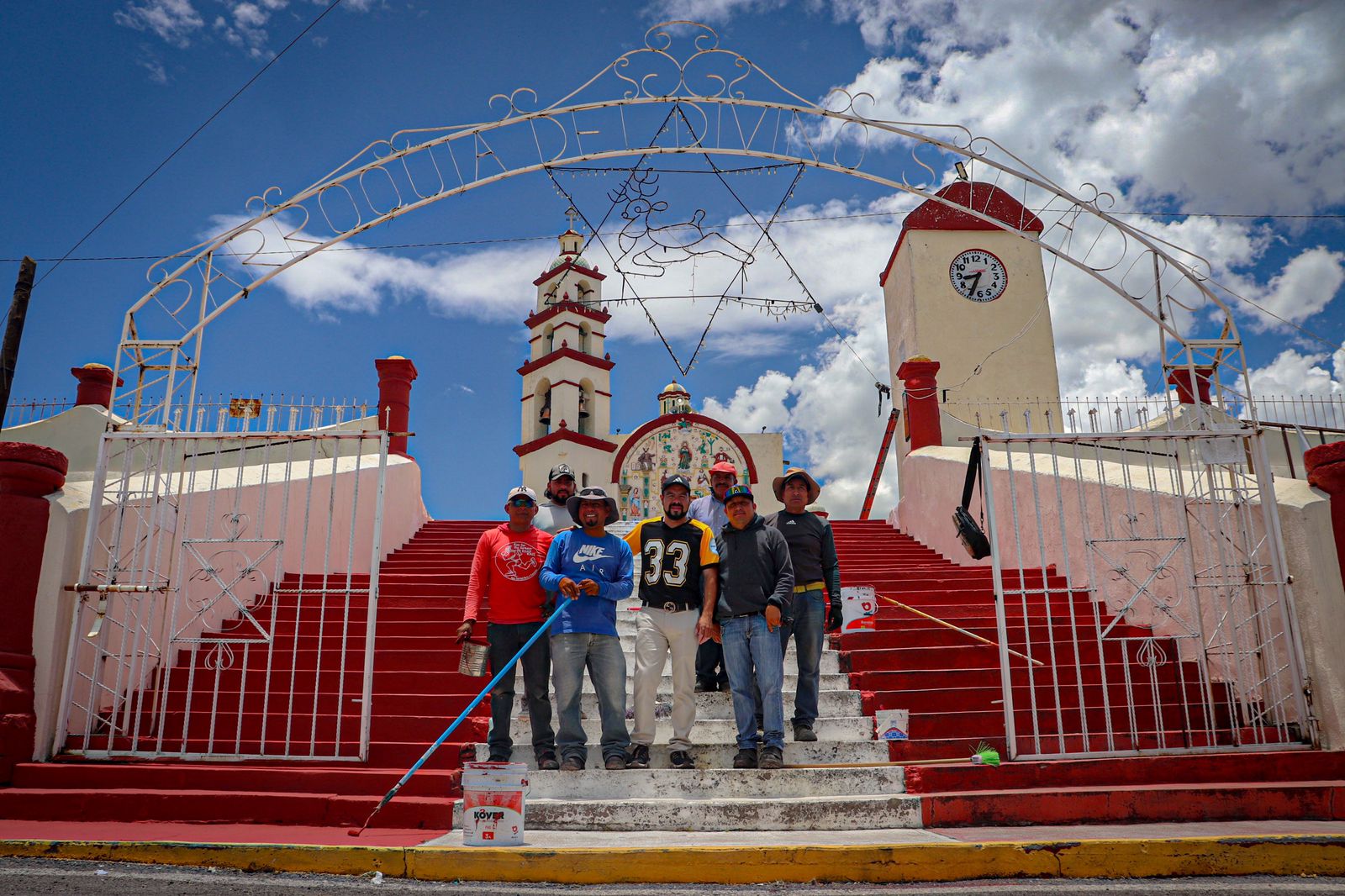 Apoya Manuel Ramos la restauración de iglesia del Divino Salvador, en Tzompantepec